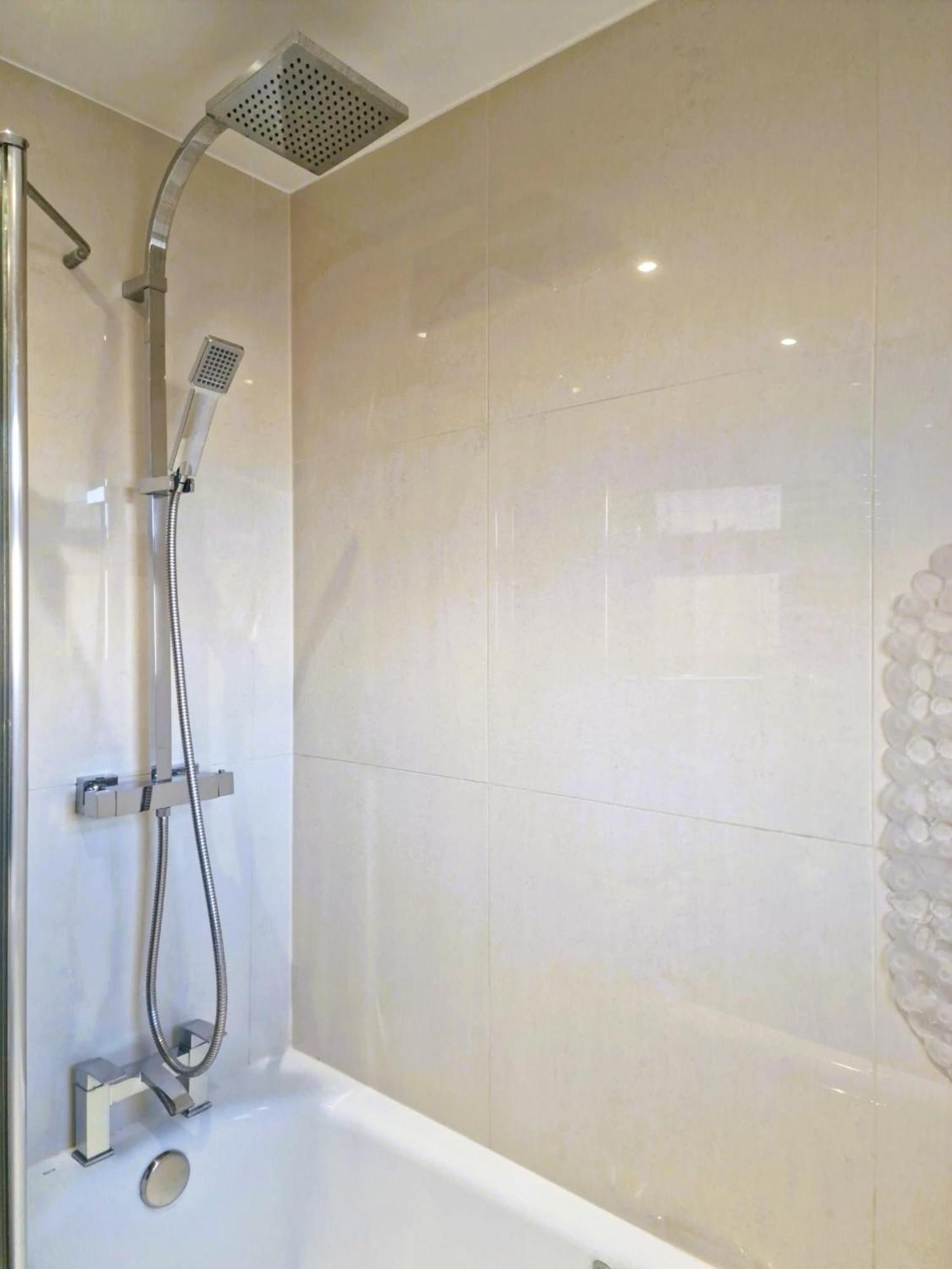 2 Bed Close To Apartamento